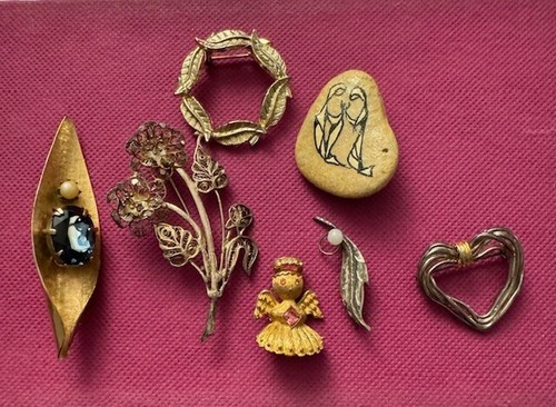 Lot of 7 Vintage Assorted Jewelry Pins Two are Stamped See Photos - Picture 6 of 6