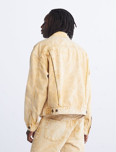 Chaqueta de Camionero Calvin Klein Para Hombres Naturals Essential Lavado Mineral Amarillo Pálido 2XL - Imagen 2 de 4