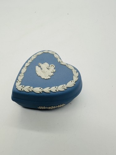 Wedgwood Blue Jasper Heart Trinket Box - Picture 2 of 9