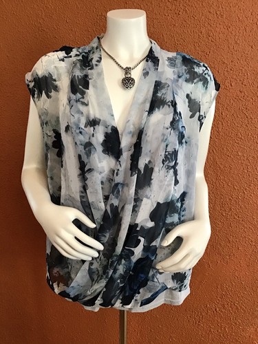 DKNY JEANS BLOUSE,FLORAL, 2 IN ONE (CAMISOLE & BLOUSE) OPEN, SIZE M COLOR BLUE.