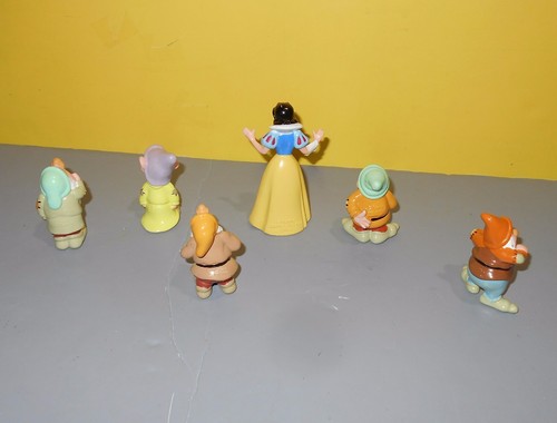 1993 Mattel Disney Snow White Seven Dwarfs Princess Piece PVC Figures w/ Dopey - Picture 2 of 2