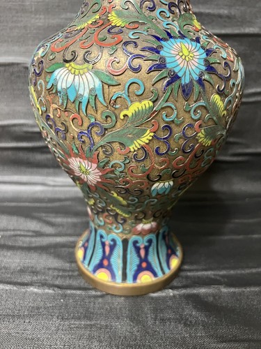 Antiguo jarrón de latón cloisonné chino oriental de principios del siglo XX. 12"" tal - Imagen 15 de 24