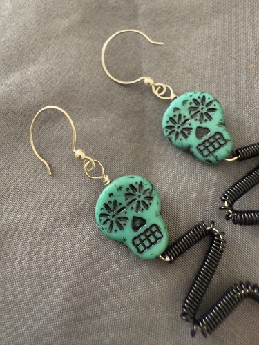 Pendientes hechos a mano Halloween Día de Muertos - Vidrio, plástico retráctil, cuentas - Imagen 9 de 32