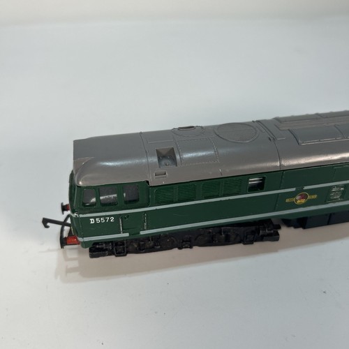 Locomotora Tri-ang Hornby OO Clase 31 D5572 BR Verde 9D80 Marcas de luz no probadas - Imagen 3 de 12