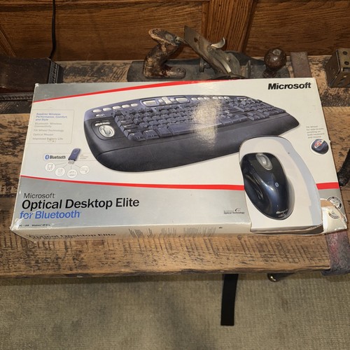 Microsoft Optical Elite Bluetooth Keyboard 1002 & IntelliMouse 1001 (M54-00013) - Picture 1 of 3