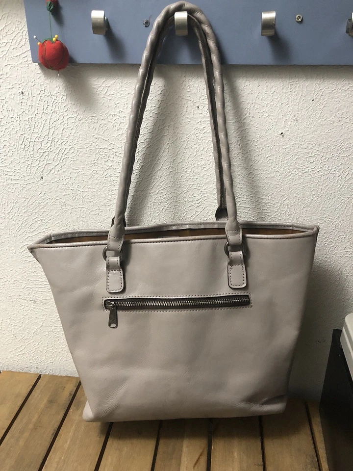 Bolso de Mano Patricia Nash Cuero Recortado Adeline Piedra Gris Color Grande Usado en Excelente Condición Foto 2 de 4