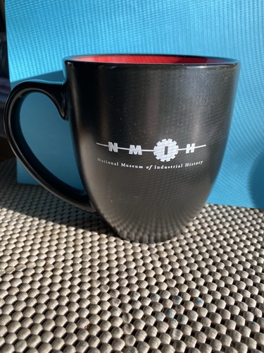 Taza de café Bethlehem Steel I Beam en interior negro y rojo. Museo de la Industria - Imagen 5 de 8