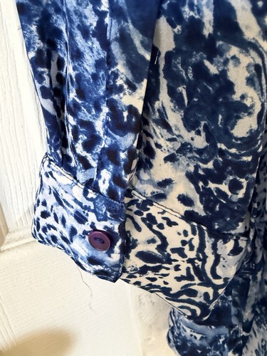 Camicetta CHICO'S 3 blu stampa astratta bottoni L/S hi low XL colletto impreziosito - Foto 6 di 10