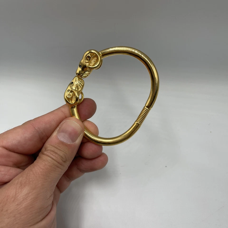 Pulsera KJL Kenneth Jay Lane Chapada en Oro Ram Aries Cabeza Puño Ojos Verdes Foto 3 de 4