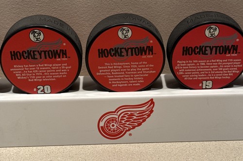 10 Vintage VEGUM Detroit Red Wings Hockey Pucks w/ 2 Stands Excellent Condition - Picture 12 of 13