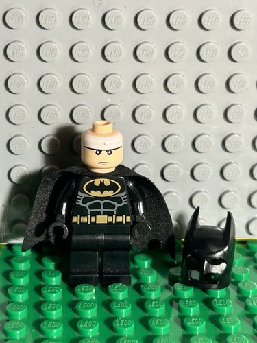 LEGO Batman Minifigure BAT002 from Set 7787 (Black Suit) – Excellent Condition - Picture 2 of 5