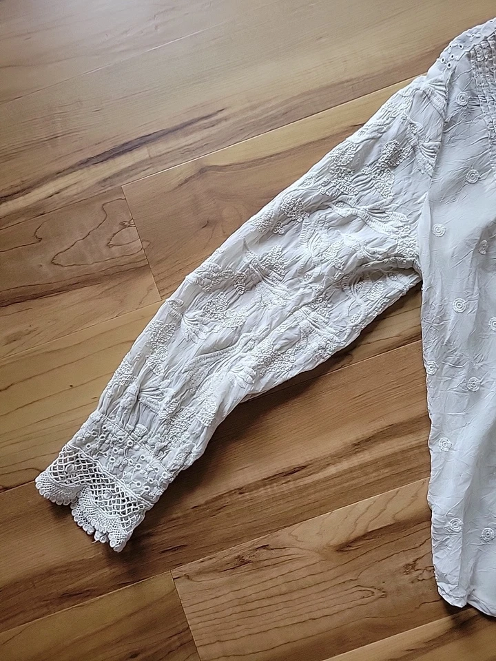 Top túnica de encaje bordado tonal crema Johnny Was M Foto 3 de 4