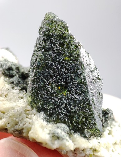 Chlorite included Green Titanite Sphene PERFECTLY TERMINATED Crystal on Feldspar - Picture 2 of 8