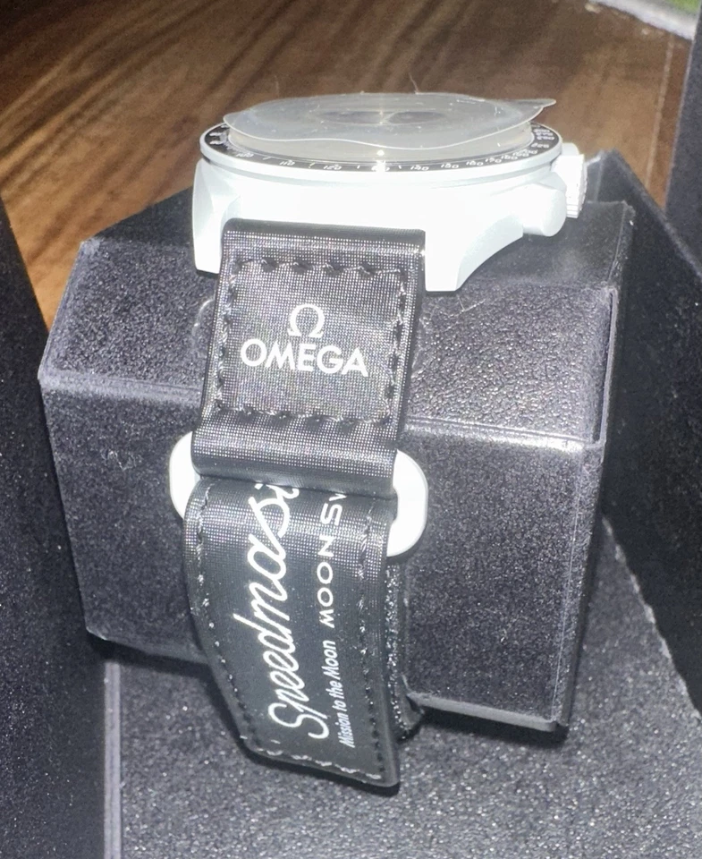 Mission to the moon Bioceramic Speedmaster Moonphase Watch. Swatch Omega - Image 3 of 4