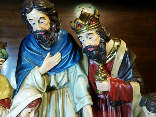 Hand Painted XL Resin Nativity Scene Members Mark EUC in Original Box - Picture 3 of 8
