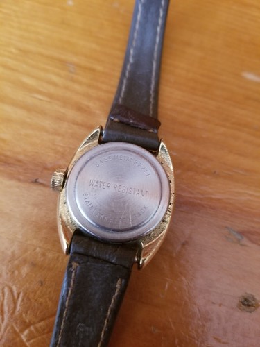 Vintage Timex Watch Red Face, Brown Leather Strap - NOT TESTED - Picture 5 of 5