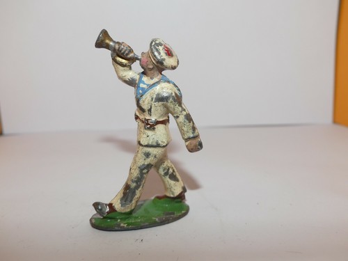 FIGURINE EN PLOMB MILITAIRE MARIN BLANC JOUE DU CLAIRON - Imagen 1 de 3