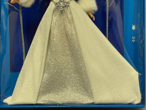 HOLIDAY VISIONS BARBIE CAU - 2003 - 1ST IN WINTER FANTASY SERIES - SPECIAL ED - Picture 5 of 6