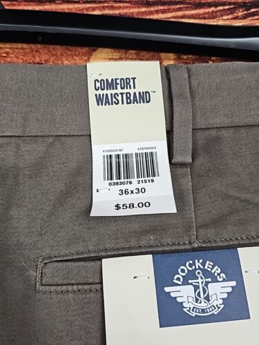 Dockers Relaxed Fit Comfort Khaki Pants Mens 36x30 Pleated Dark Pebble - Picture 12 of 13