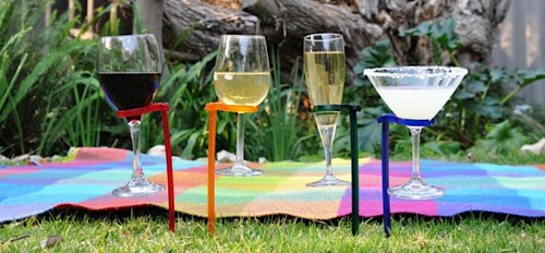 Hands Free Weinglashalter 4er Set Ideal für Camping, Picknick, Strand & Grillen