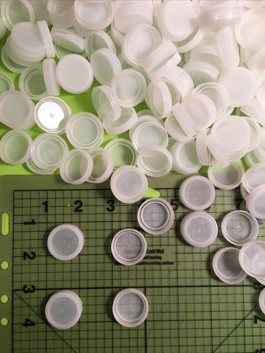 250+ tapas de botellas de plástico, de botellas de agua, para artesanías, piezas de proyecto - Imagen 2 de 5