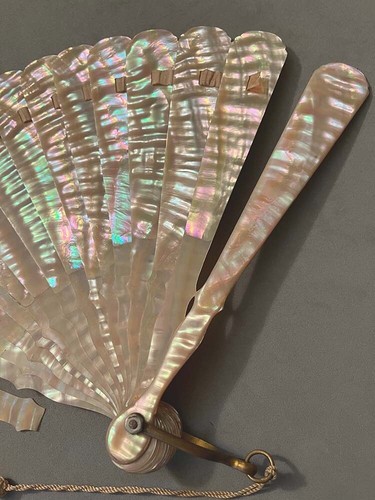 Victorian Handcarved Mother of Pearl MOP 16 Blades Hand Fan with Tassels AS IS - Picture 4 of 4