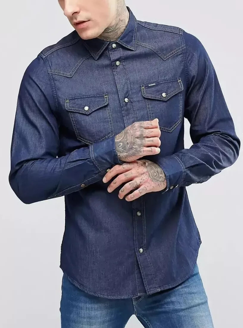 Camicia blu store e jeans