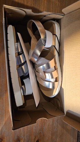 New Threadabouts Gold Girls Sandals Size 3 Youth Child Shoes - Picture 6 of 6