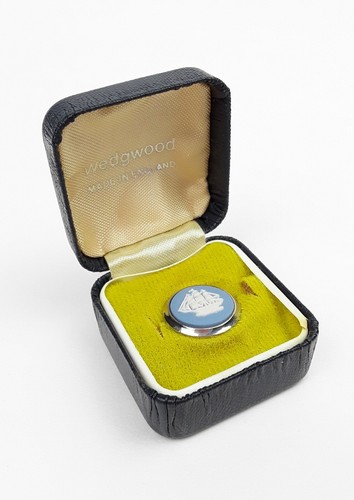 Vintage England Wedgwood Ship Blue White Jasperware Pin Tie Tack - Picture 1 of 7