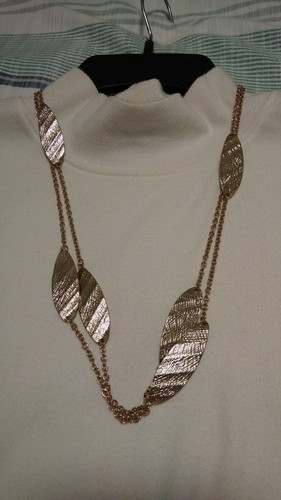 Collana extra lunga vintage tono oro con foglie tono oro - totale 50" - Foto 4 di 4