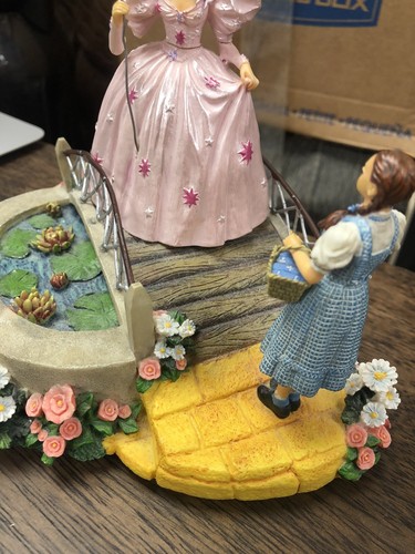 Wizard of Oz Glinda on the Bridge with Dorothy Music Box #1807 - Picture 4 of 13