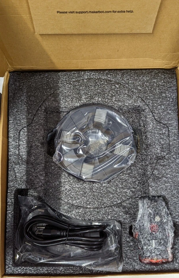 MakerBot Replicator Mini+ & 10 Pack of makerbot Small True Filament - Image 4 of 4