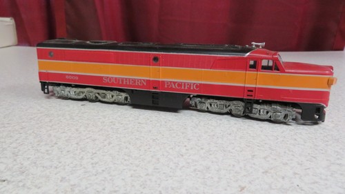 LOCOMOTORA MOTOR SOUTHERN PACIFIC #6009 33221 6-0-6 ROJO/NARANJA ESCALA HO - Imagen 4 de 6