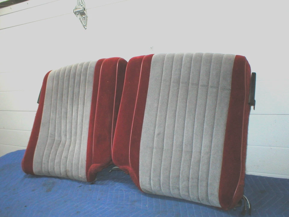 1982-92 Camaro Firebird GREY VELOUR CLOTH/ RED RUG REAR SPLIT BACK SEATS SET GM - Image 2 of 4