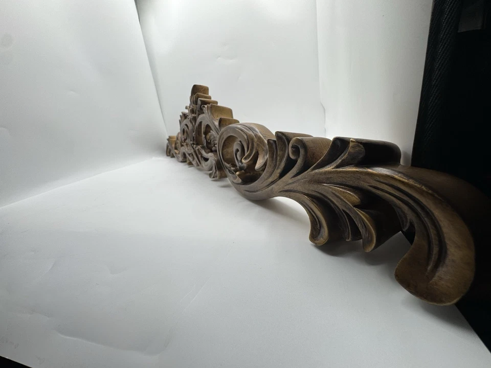 "Aplique decorativo vintage de resina con frontón de pared ornamentado dorado antiguo 33""" Foto 3 de 4