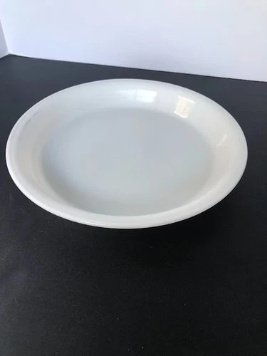 VTG Pyrex 10" Flat Rim Pie Plate White Milk Glass w/ Gold Band 210