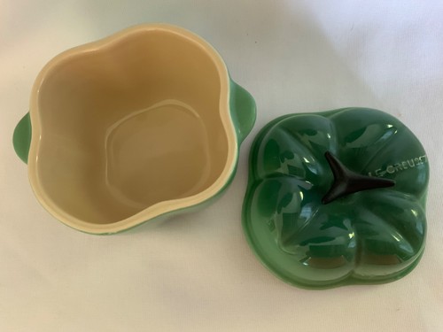 Le Creuset Green Bell Pepper Casserole Petite Stoneware Cocotte EUC - Picture 4 of 9