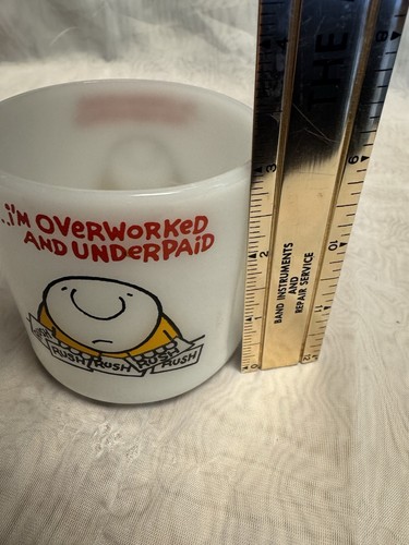 Vintage ZIGGY Coffee Mug "I'M OVERWORKED and UNDERPAID" 1974 FEDERAL Milk Glass - Bild 6 von 7