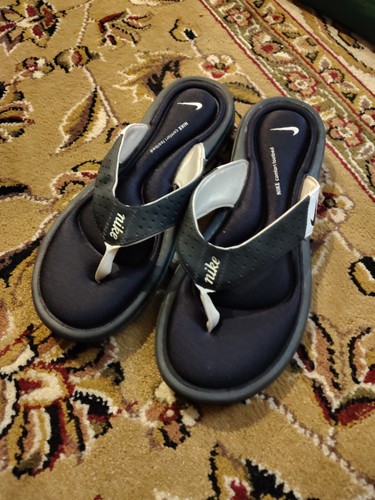 Nike Womens Comfort Footbed Sandals Size 9 Black Thong Foam Slide Flip Flop Shoe - Picture 1 of 3