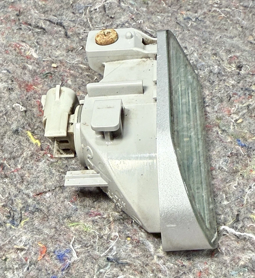 Lámpara de paso genuina OEM 81380-60010 ESTRIBO IZQUIERDO LEXUS LX570 GX460 08-14 Foto 3 de 4