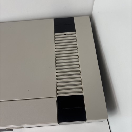 Nintendo NES PAL Version Nintendo Entertainment System + 2 controllers *UNTESTED - Picture 4 of 18