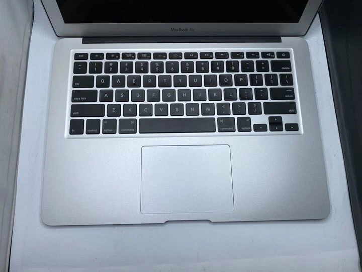 PARA REPUESTOS Apple MacBook Air 13 2011 A1369 i5 1.7GHz 4GB 128GB SSD MacOS 10.13 Foto 3 de 4