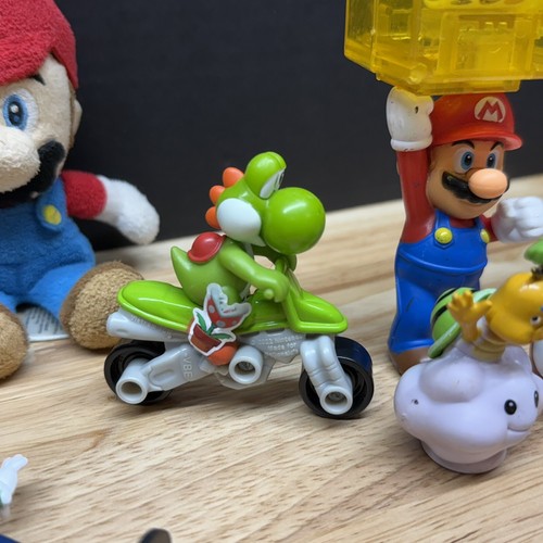 Super Mario Brother Action Figures Toys Lot Bundle Yoshi Daisy Peach - Picture 10 of 11