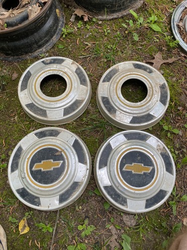 1970s Chevrolet Truck 1/2 Ton 4x4 hubcaps set of 4 hub cap hubcap wheel cover
