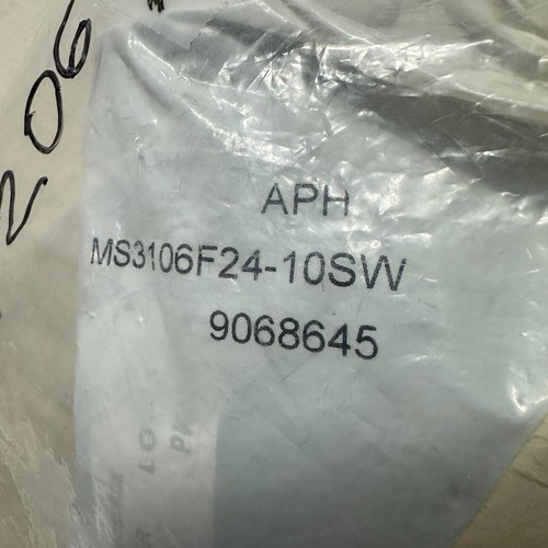 Amphenol MS3106F24-10SW MTX Circular MIL Spec Connector ER 7C 7#8 SKT PLUG - Picture 4 of 5