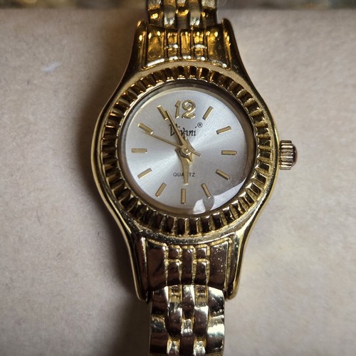 Vtg Vivani Cuff Bracelet Watch Gold tone New Battery Works NICE - Picture 13 of 13
