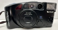 FUJI DISCOVERY 900 ZOOM POINT & SHOOT 35mm FILM CAMERA w. 38-85mm lens
