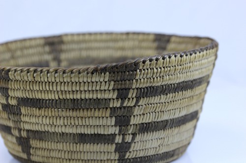 Fine 2 color antique Pima Indian grass basket 3.25" x 7.25" - Picture 2 of 5