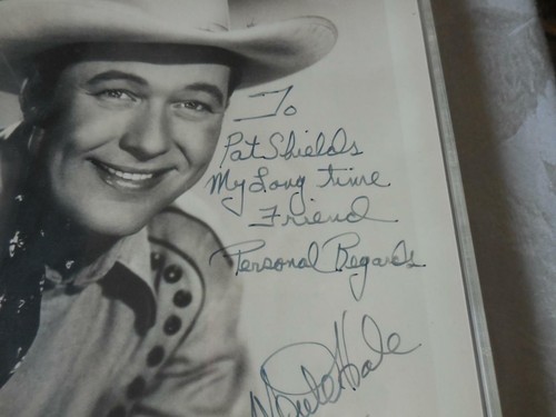 Tarjeta autografiada a mano de estrella de cine de Hollywood Monte Hale y Republic Studio Club 1946 - Imagen 2 de 3