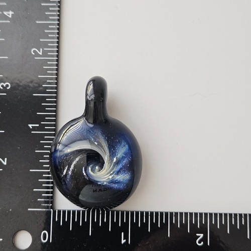 Mundgeblasener Kunstglas Anhänger Künstler signiert Spirale Galaxie Weltraum - Bild 6 von 6